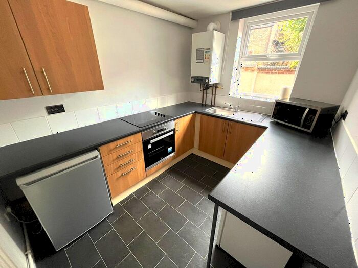 1 Bedroom Flat To Rent In Forest Road West, Nottingham, NG7