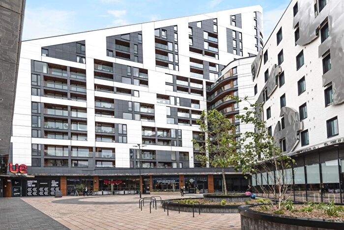 2 Bedroom Flat To Rent In St Marks Square, Bromley, Kent, BR2