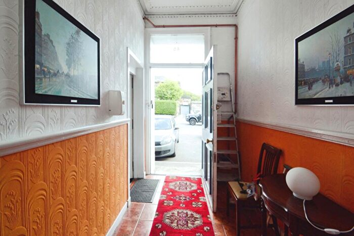 2 Bedroom Flat For Sale In Minto Street, Edinburgh, Midlothian, EH9