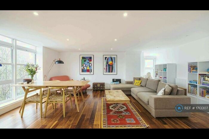 2 Bedroom Penthouse To Rent In United House, London, SE16