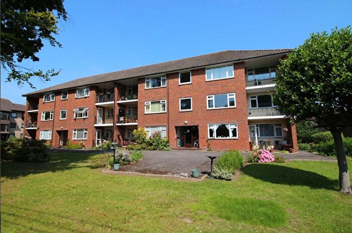 2 Bedroom Flat For Sale In Spencer Court, Spencer Road, New Milton, Hampshire, BH25