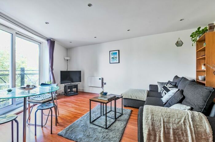 2 Bedroom Flat To Rent In Alscot Road, London, SE1