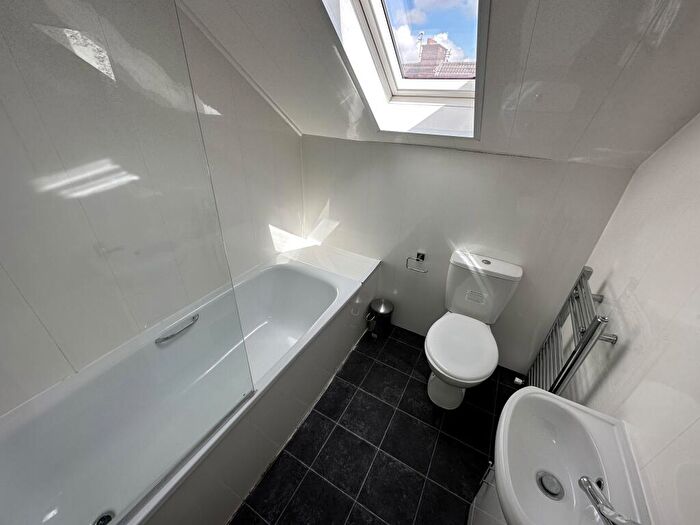 1 Bedroom House To Rent In Empress Road, L7