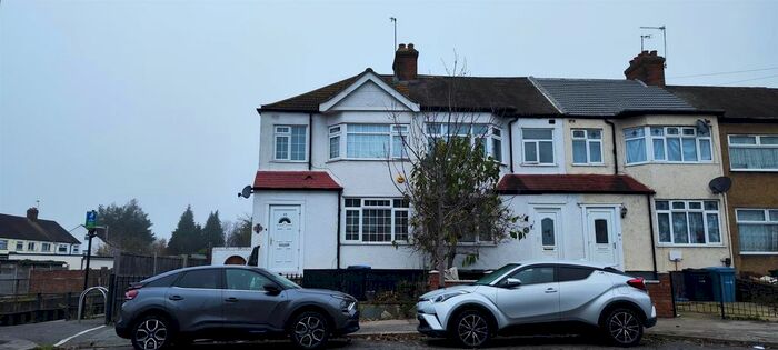 3 Bedroom End Of Terrace House To Rent In Newbury Avenue, Enfield, EN3