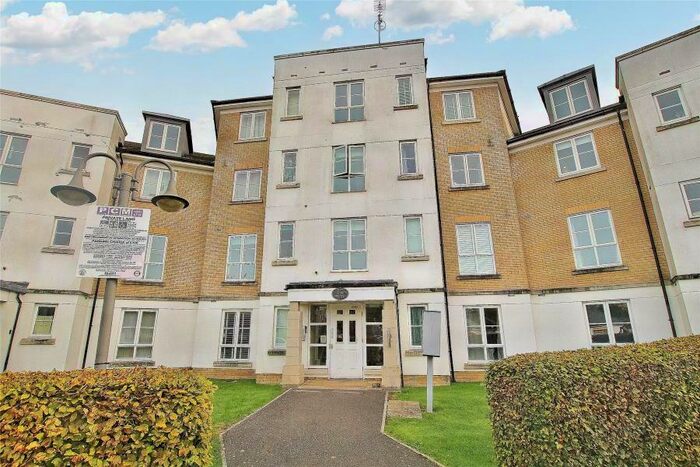 2 Bedroom Flat To Rent In Knaphill, GU21