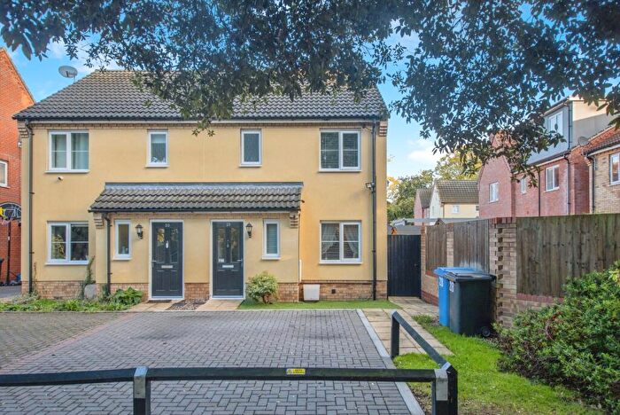 3 Bedroom Semi Detached House For Sale In Malkin Close, Ipswich, Suffolk, IP1