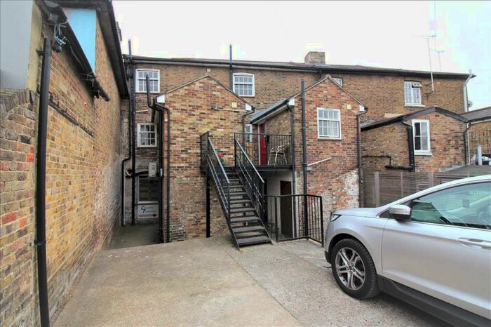 2 Bedroom Maisonette To Rent In Two Bedroom City Centre Apartment, CM2