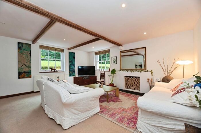 3 Bedroom Flat For Sale In Portsmouth Road, Esher, Surrey, KT10