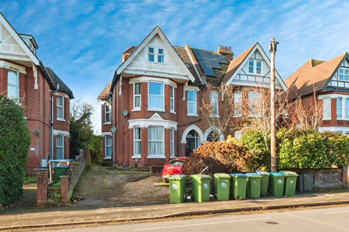 1 Bedroom Maisonette For Sale In Hill Lane, Southampton, SO15