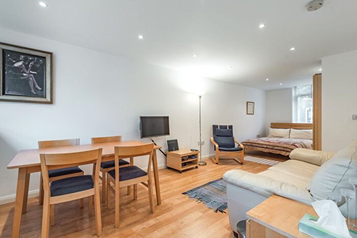 Studio To Rent In Upper Mall, London, W6