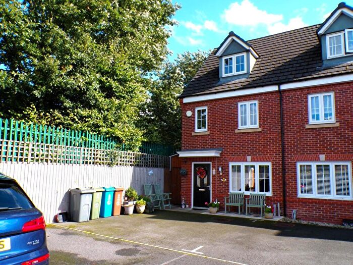 3 Bedroom Town House For Sale In St. Johns Gardens, Failsworth, Manchester, M35