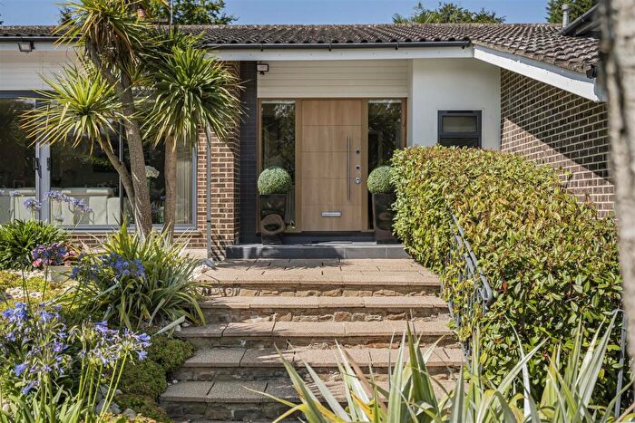 4 Bedroom Detached Bungalow For Sale In Barnet Road, Arkley, Barnet, EN5