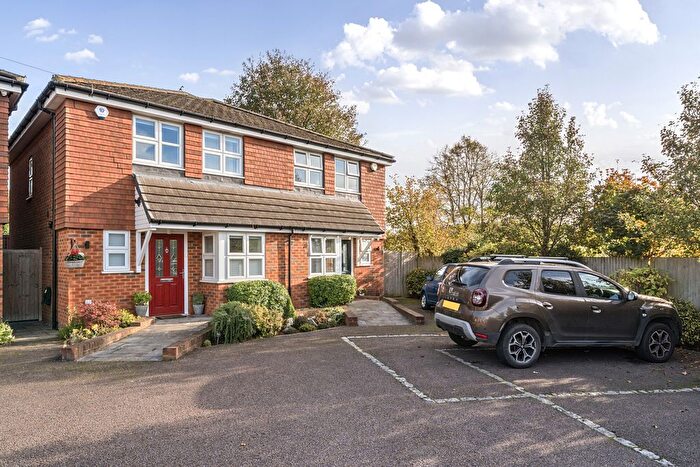 2 Bedroom Semi Detached House For Sale In Lambourne Close, Farningham, Dartford, DA4