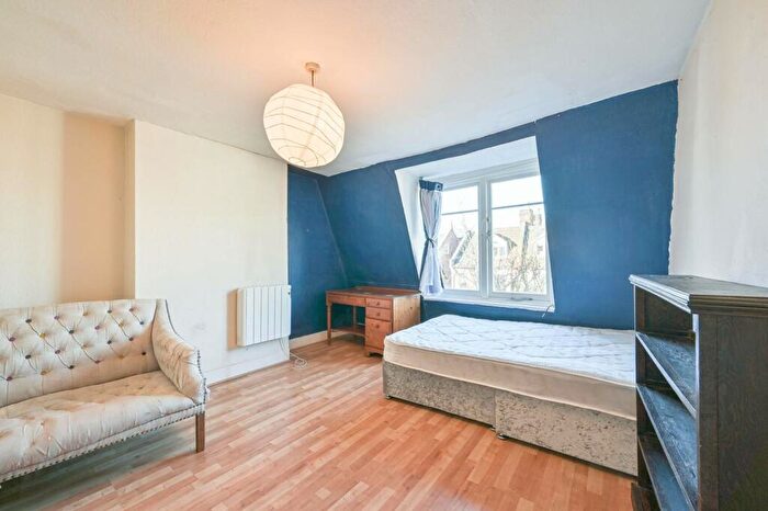 Studio To Rent In Dyne Road, Brondesbury, London, NW6