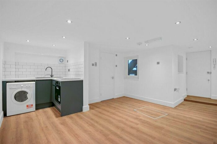 Apartment To Rent In Sandringham Road, London, E8