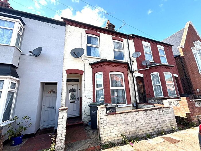 3 Bedroom Terraced House For Sale In Dale Road, Luton, LU1