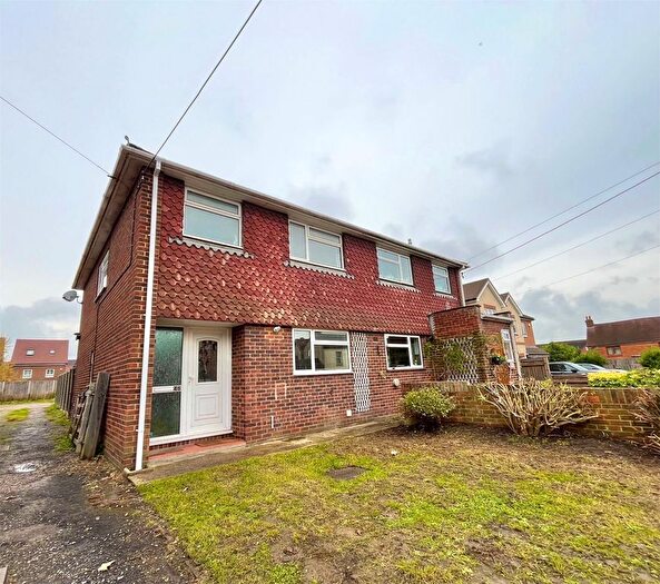 3 Bedroom End Of Terrace House To Rent In The Street, Tongham, Farnham, Surrey, GU10