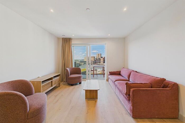 2 Bedroom Flat To Rent In The Draper, London, NW9