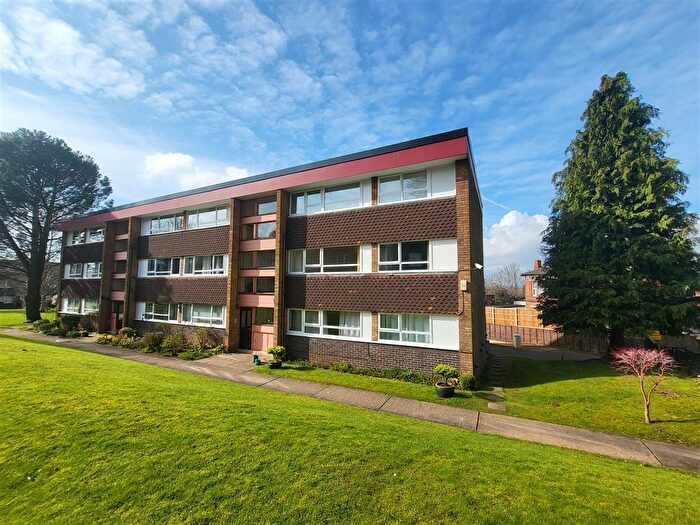 2 Bedroom Flat To Rent In Elm Close, Mapperley Park, Nottingham, NG3