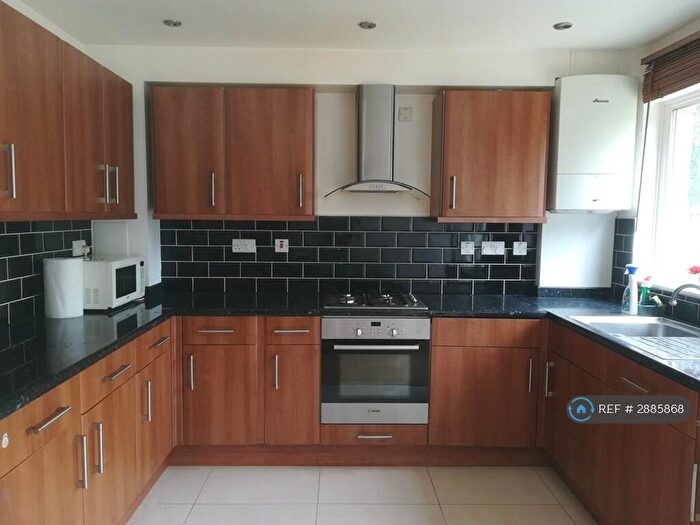 3 Bedroom Terraced House To Rent In Turnpike Link, Croydon, CR0