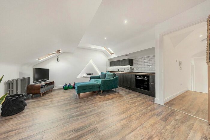 1 Bedroom Flat To Rent In Holmewood Gardens, London, SW2