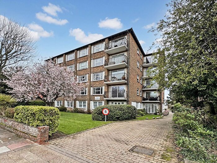 2 Bedroom Flat For Sale In Downview Road, Worthing, BN11