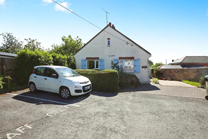 3 Bedroom Bungalow For Sale In Edwards Road, Amesbury, Salisbury, SP4