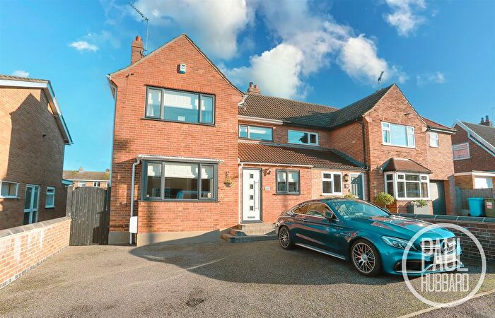 3 Bedroom Semi Detached House For Sale In The Avenue, Pakefield, NR33
