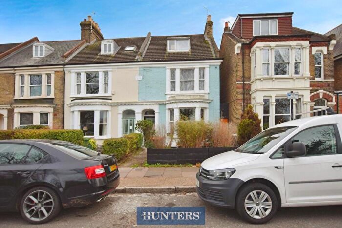 3 Bedroom Flat To Rent In Capel Road, London, E7