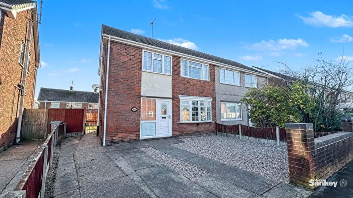 3 Bedroom Semi-Detached House For Sale In South Crescent, Clipstone Village, NG21