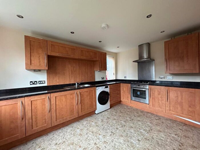 2 Bedroom Flat To Rent In Torswood, Lichfield Road, Four Oaks, B74