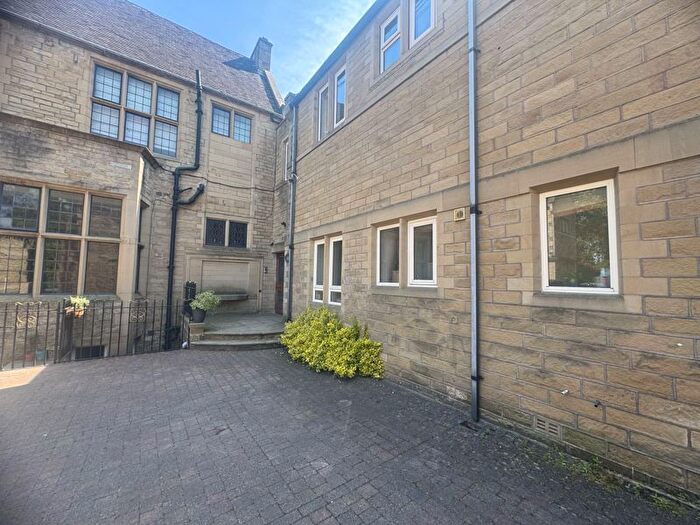 2 Bedroom Flat To Rent In Stoneleigh House, Bryan Road, Huddersfield, HD2