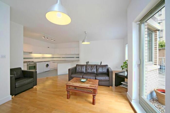 2 Bedroom Flat To Rent In Kensington Gardens Square, Bayswater, W2