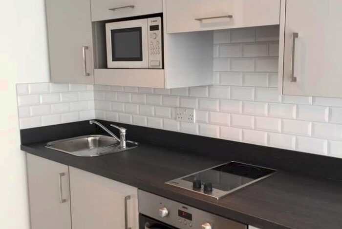 Studio To Rent In Kilburn High Road, London, NW6