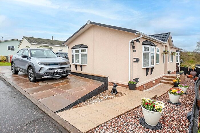 2 Bedroom Bungalow For Sale In Whipsnade Park Homes, Whipsnade, Bedfordshire, LU6
