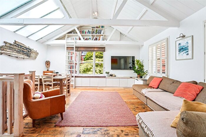 3 Bedroom Mews To Rent In Dove Mews, London, SW5