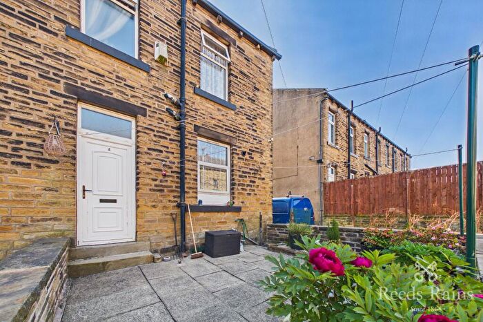 3 Bedroom End Of Terrace House For Sale In Clevedon Place, Halifax, West Yorkshire, HX3