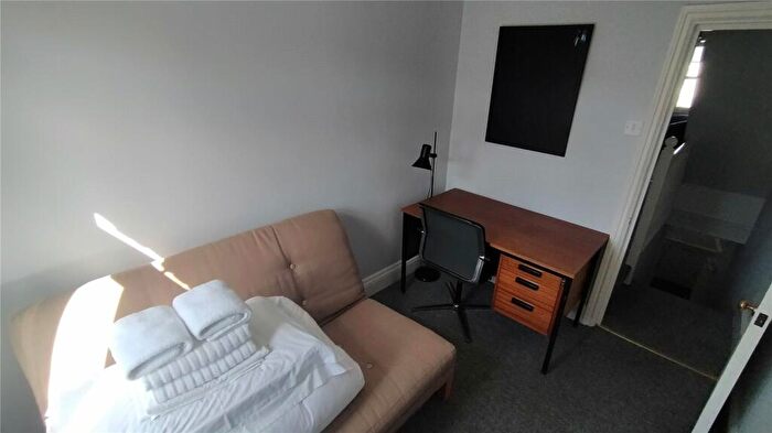 2 Bedroom Apartment To Rent In Short Let - Bedroom, Bathroom St Floor Flat In Summertown, OX2