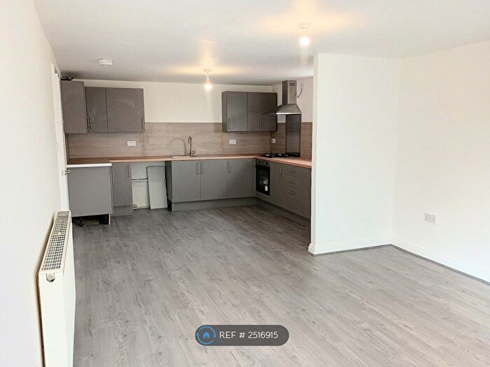 5 Bedroom Semi-Detached House To Rent In Buckley Lane, Rochdale, OL12