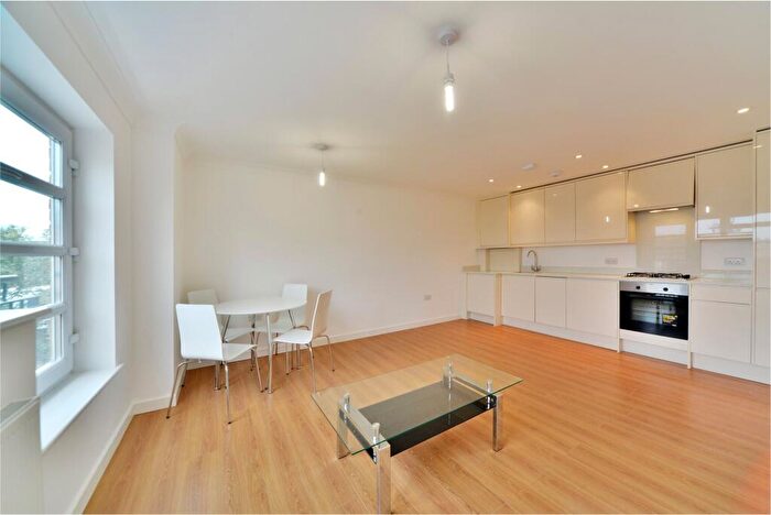 2 Bedroom Flat To Rent In Vallance Road, Whitechapel, E1