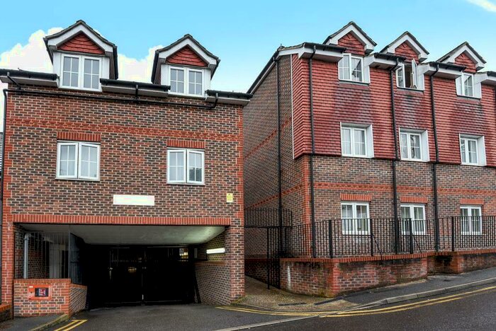 2 Bedroom Apartment To Rent In Hospital Hill, Chesham, HP5