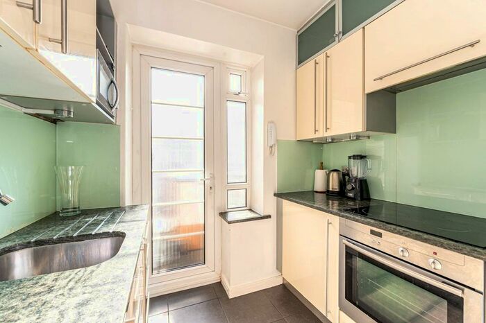 1 Bedroom Flat To Rent In Portsea Place, Hyde Park Estate, London, W2
