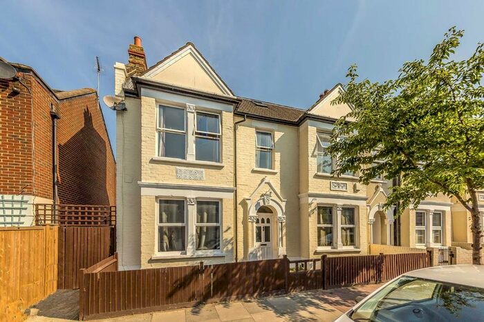 4 Bedroom Property To Rent In Strathville Road, London SW18