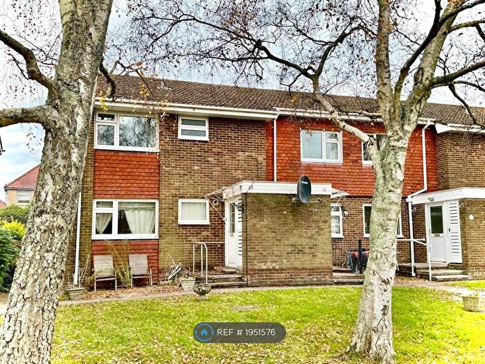 2 Bedroom Maisonette To Rent In Lincoln Court, Southampton, SO15