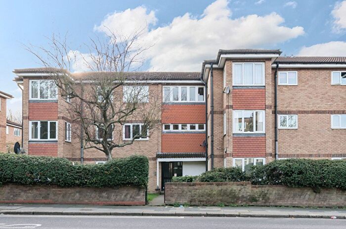 2 Bedroom Flat For Sale In Wickham Lane, Welling, DA16