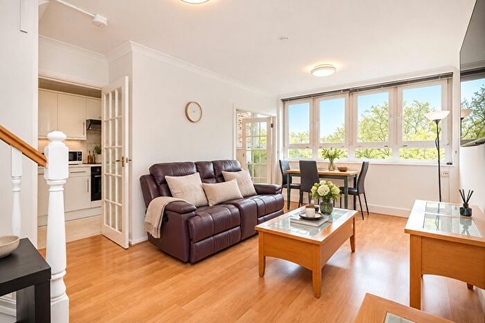 3 Bedroom Flat To Rent In Semley Place, London, SW1W