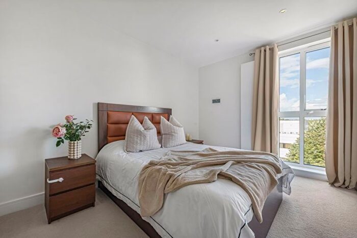 3 Bedroom Flat For Sale In Progressive Close, Sidcup, DA14