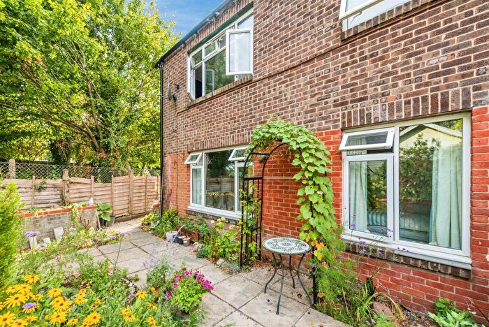 2 Bedroom Flat For Sale In Retreat Gardens, Crowmarsh Gifford, Wallingford, OX10