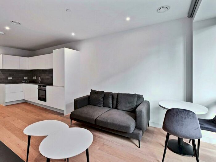 Apartment To Rent In Shipwright Street, London, E16