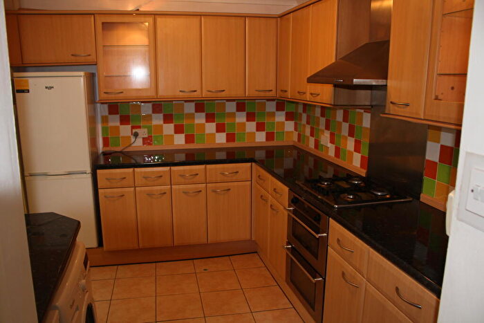 3 Bedroom Terraced House To Rent In Fern Street, Cwmbrwla, SA5